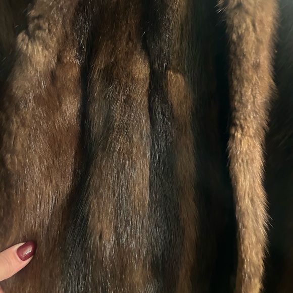 Luxurious Brown Vintage Fur Coat - Picture 5 of 6